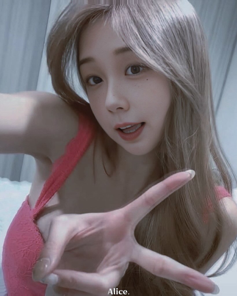 喜歡女王今天的打扮嗎?