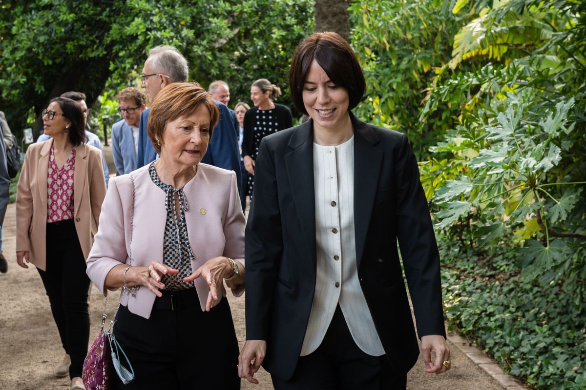 ✅ La ministra de @cienciagob ha participado en el 25 aniversario del <a href="/ICMol_UV/">ICMol</a>.

🗣️<a href="/DianaMorantR/">Diana Morant</a>  ha destacado que el Instituto ha vuelto a ser acreditado como Unidad de Excelencia María de Maeztu, por la relevancia e impacto de sus investigaciones.

ciencia.gob.es/Noticias/2025/…