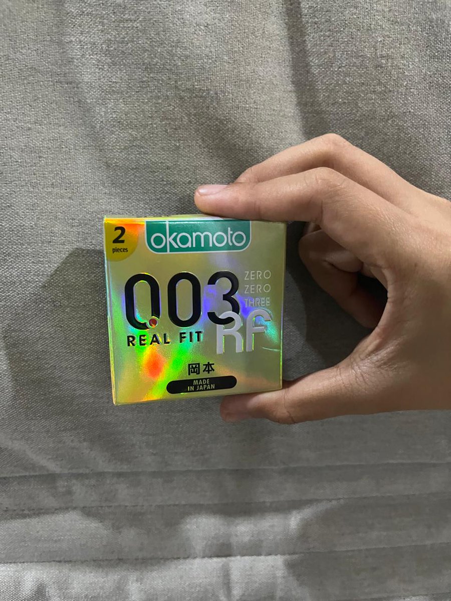 18! Please gak cuma gue doang kan yang baru tau ada kondom supeeeer tipis dan ga ada tip diujungnya, jd bener2 ngebentuk persissss. Asli berasa ga pake😱. kondom Real Fit Okamoto beneran definisi real dan fit ini sih.