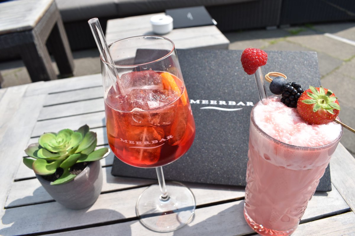 hausdesbitcoins's tweet image. We'd like to invite you for a drink.🍹🍸

@BerBlockWeek @w3_hub

 Who's joining us ?

gm gm!

#eventspace #PartyOn #partytime 
#letsconnect #Chillout