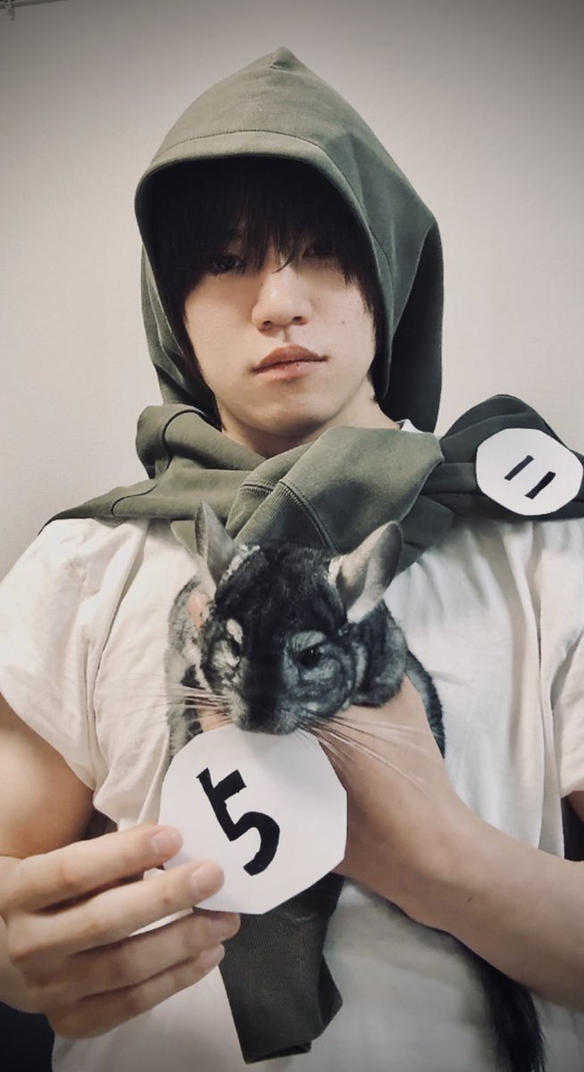 ねぇ！すごい事気付いた！！

ペットを抱っこしながらナンバープレートを持つと、ハンター試験受験者みたいになれるよ！！