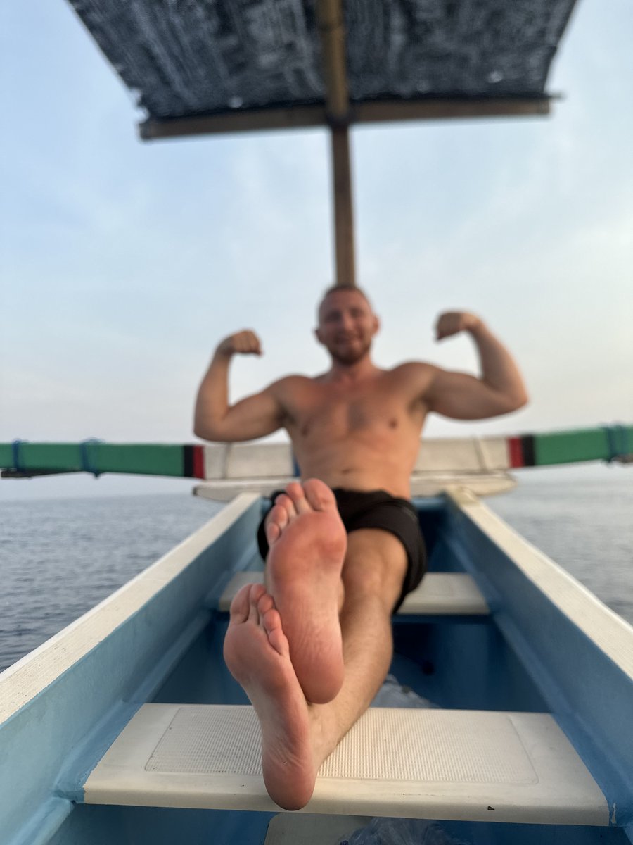 No hay nada más importante hoy que servirme.
Olvídate de todo lo que te rodea y concéntrate solo en mí.
Tu amo del dinero hetero que sabe exactamente lo que necesitas.
EDUCACIÓN, HUMILLACIÓN, ESTAFAR.
Yo tomo lo que me pertenece y tú asientes y te inclinas con respeto. #cashking