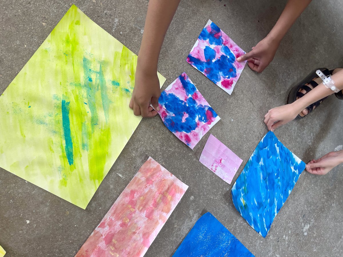 Ateliers_Vortex's tweet photo. Retour en images sur l'atelier de pratique artistique en famille du 31 mai
Suite à la visite de l'exposition "Reprises" de Mélanie Berger, les participants ont pu exprimer leur créativité avec la technique de l'aquarelle et de la gouache
L'exposition est à voir jusqu'au 14 juin. https://t.co/L05IjChJ57