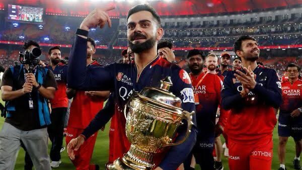 OneVarsity's tweet photo. 18 years.
Endless criticism.
Zero trophies—until now.
RCB’s journey is a reminder:
Consistency beats luck. Growth beats hype.
Keep learning. Keep showing up.
Your moment is coming.
#RCB #ViratKohli𓃵 #IPL2025 #Trophywin #RCBvsPBKS #Champions https://t.co/79hl3d1nLG
