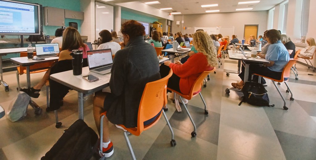 Immersed in the 'Innovations for Learning 2025' PD session today, hosted by forward-thinking <a href="/FCPSKY/">Fayette County Public Schools</a>. The energy here is electric! So many brilliant minds, so many inspiring ideas. Here's to shaping the future of education! 🚀 #InnovationsForLearning2025 #Education2025