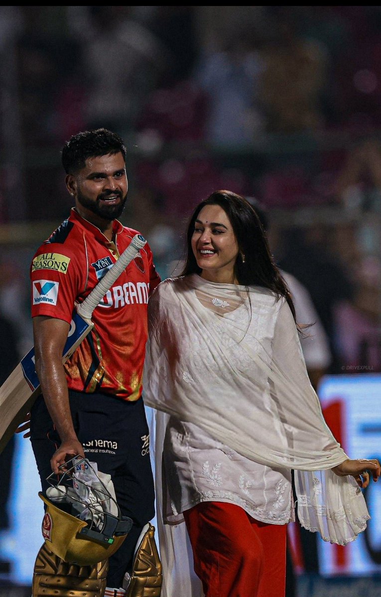 PrachiT47547457's tweet image. तुम हार कर यदि थके नही 
  रुकावटों से डर रुके नहीं 
तो जीत पक्की है....🚩

विफलता शायद जाहिर न 
कर सके अपना दुःख 
मगर सफलता पर रोने की रीत पक्की है..🪷
#rcbvscsk 🌸🎉🎊#rcb