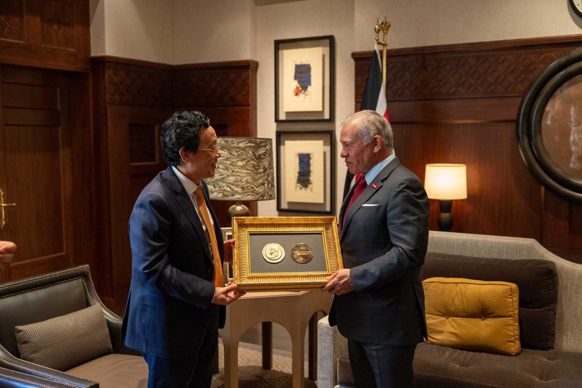 FAO in Jordan (@faojordan) on Twitter photo HM <a href="/KingAbdullahII/">عبدالله بن الحسين</a> receives the prestigious <a href="/FAO/">Food and Agriculture Organization</a> Agricola Medal presented by <a href="/FAODG/">FAO Director-General QU Dongyu</a>.
This honor recognizes His Majesty's visionary leadership in transforming Jordan's agrifood system & solidifying its role as a vital #FoodSecurity Hub in the region. 🇯🇴👑 #4Betters HM <a href="/KingAbdullahII/">عبدالله بن الحسين</a> receives the prestigious <a href="/FAO/">Food and Agriculture Organization</a> Agricola Medal presented by <a href="/FAODG/">FAO Director-General QU Dongyu</a>.
This honor recognizes His Majesty's visionary leadership in transforming Jordan's agrifood system & solidifying its role as a vital #FoodSecurity Hub in the region. 🇯🇴👑 #4Betters