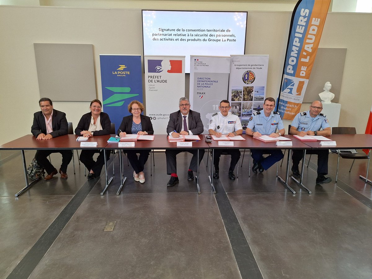 La Poste Groupe OCC (@lpnews_occ) on Twitter photo ✍️ Le <a href="/GroupeLaPoste/">La Poste Groupe</a> signe une convention avec <a href="/Prefet11/">Préfet de l'Aude🇫🇷</a>, la <a href="/Gendarmerie/">Gendarmerie nationale</a> et <a href="/PoliceNationale/">Police nationale</a> de l'#Aude, pour garantir la sécurité des postiers et de l'activité postale dans le département.
#EngagéePourVous
#sécurité
#Occitanie ✍️ Le <a href="/GroupeLaPoste/">La Poste Groupe</a> signe une convention avec <a href="/Prefet11/">Préfet de l'Aude🇫🇷</a>, la <a href="/Gendarmerie/">Gendarmerie nationale</a> et <a href="/PoliceNationale/">Police nationale</a> de l'#Aude, pour garantir la sécurité des postiers et de l'activité postale dans le département.
#EngagéePourVous
#sécurité
#Occitanie
