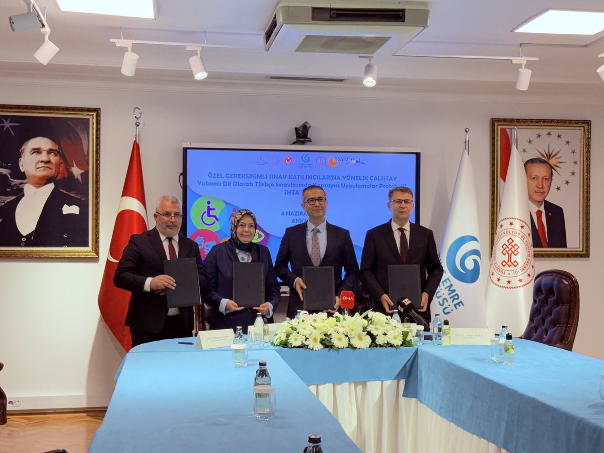 📍Enstitümüzün tarihî binasında tarihi adım!
 
🤝Yunus Emre Enstitüsü öncülüğünde “Yabancı Dil Olarak Türkçe Sınavlarında Kapsayıcı Uygulamalar” temalı dev çalıştay için YEE, ÖSYM, TDK ve MEB-PİKTES arasında iş birliği protokolü imzalandı.
 
🎯Hedef: Özel gereksinimli sınav