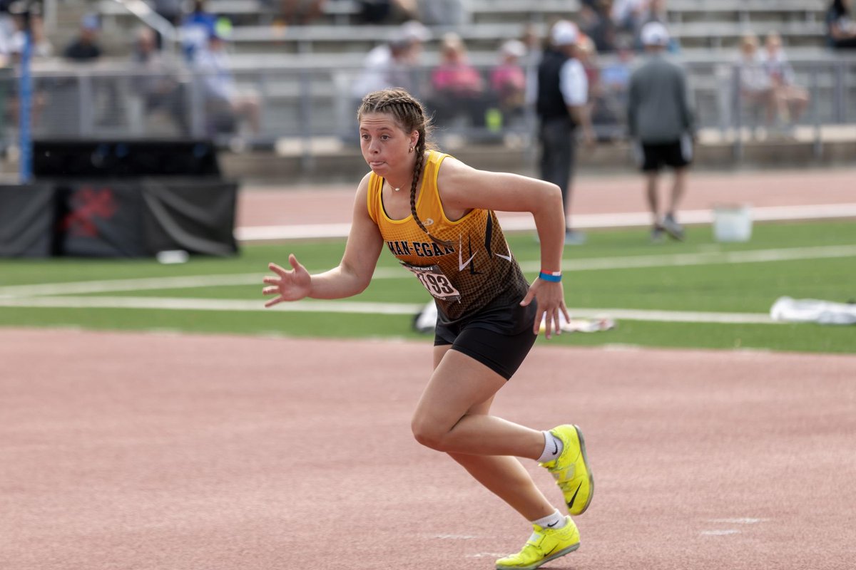 Congratulations to Jolie Flatten for receiving the DVC Girls Track MVP and Quinn Meyer for winning the DVC Girls Field MVP. These honors were awarded based on the DVC Track Meet. Great job ladies! edl.io/n2078384