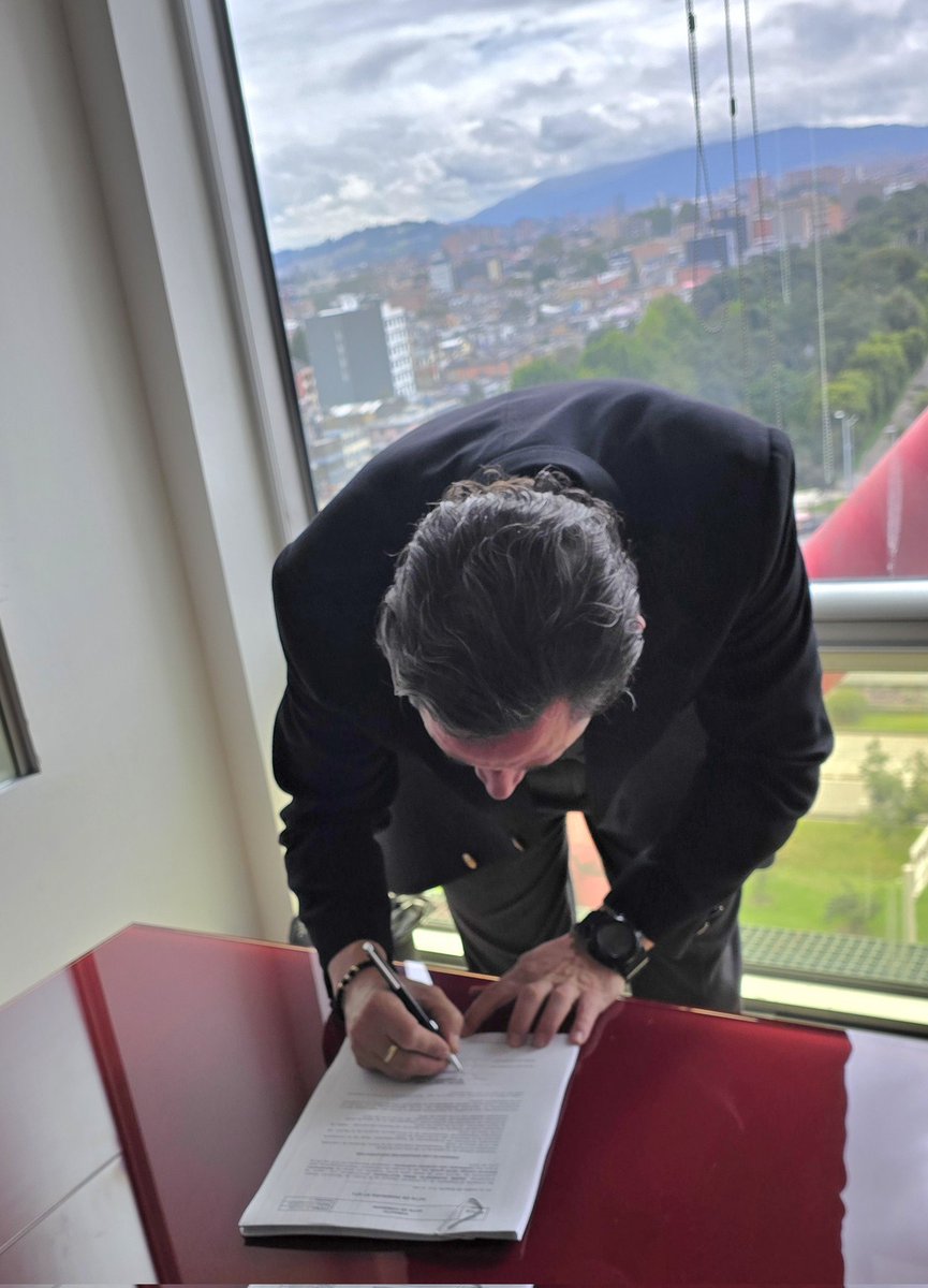 MesaJaime's tweet photo. Hoy concreto el anhelo de trabajar en la misionalidad sectorial del Gobierno del Cambio. Gracias por la confianza  @petrogustavo @PalmaEdwin e Ingeniero Manuel Peña. Desde la Subdirección de Minería de  @UPMEOficial continuaremos las transformaciones que demanda el sector https://t.co/eVaUM0Tcx0