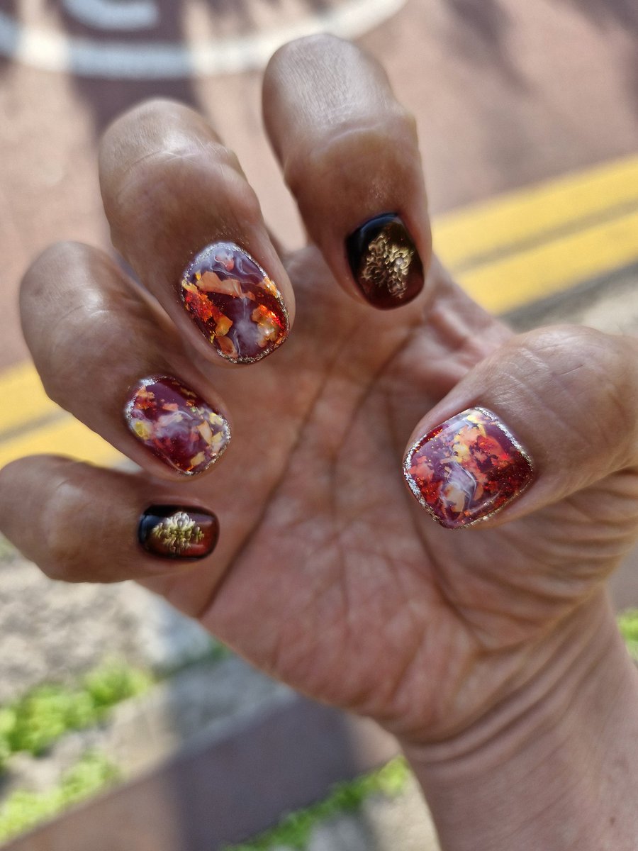 갈수록 더 반짝
붉은 안개..

넬만나여