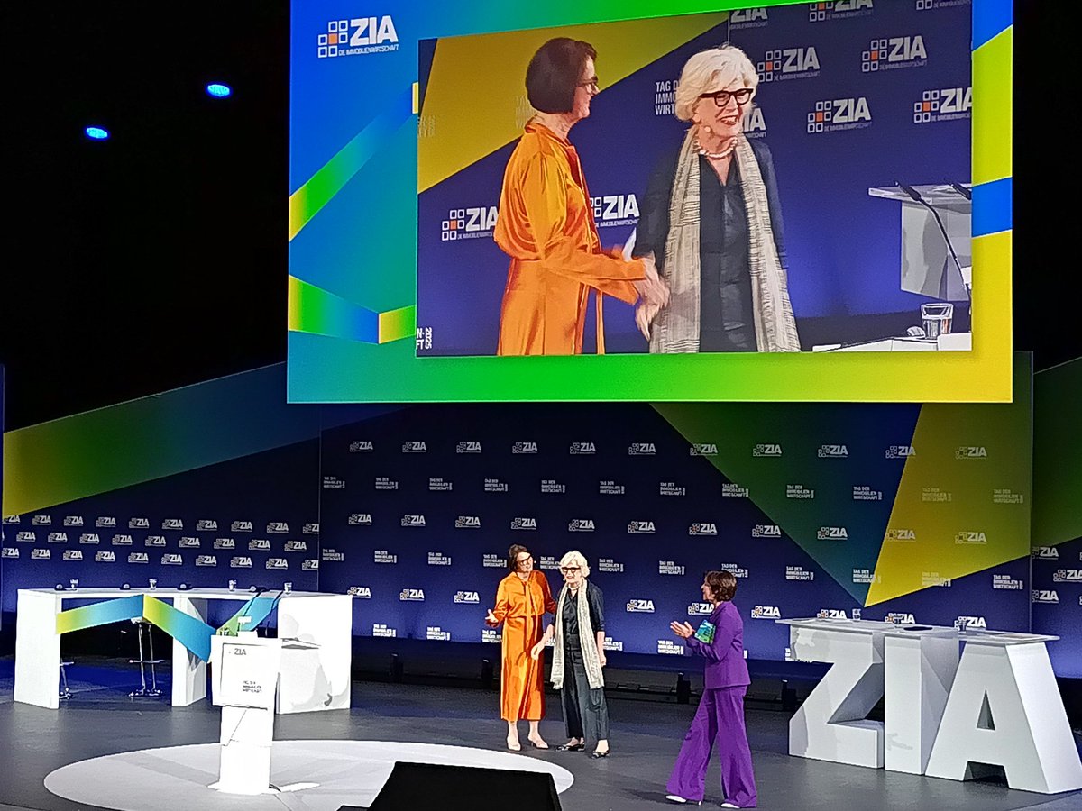 Voneinander lernen! Der <a href="/ZIAunterwegs/">ZIA Zentraler Immobilien Ausschuss</a> hat 16 Landesbauordnungen verglichen und prämiert Schleswig-Holstein, Baden-Württemberg, Berlin, Bayern, Hamburg für innovative Ansätze. Super, weiter so! #TDImmo25