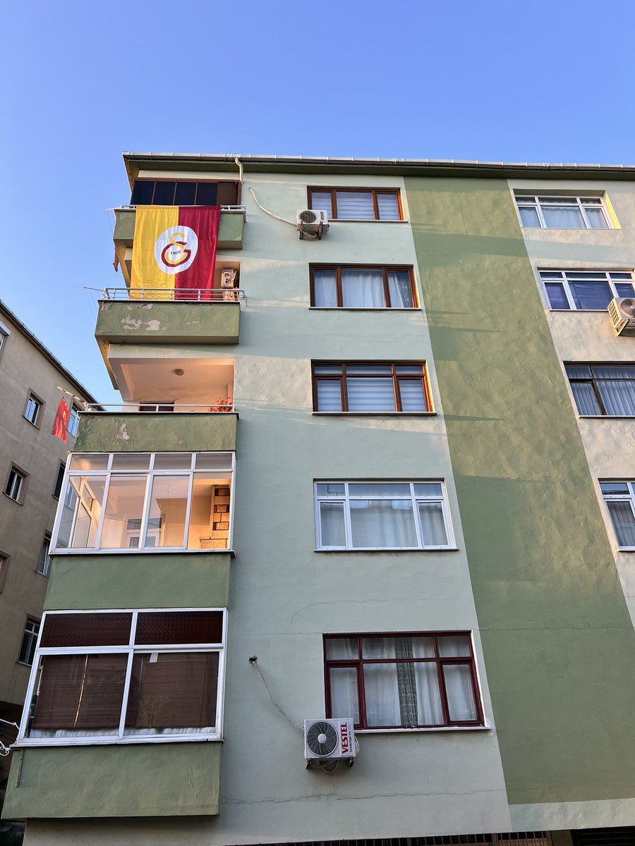 Şanlı Galatasaray💛❤️ #AsBayraklarıAs
