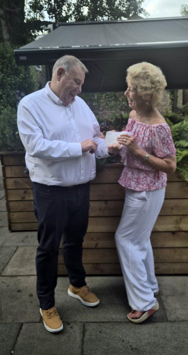 Another lovely catch up with <a href="/ChrisHickford/">Chris Hickford</a> from <a href="/EikonCharity/">The Eikon Charity</a> with famous pink envelope #donation. Eikon #mentor, #support, help #youngpeople  navigating today's problems. #intervention  and early involvement are key to their work in the #SURREY #community preventing isolation