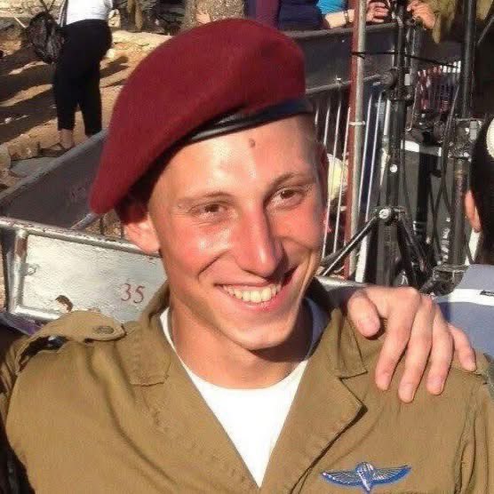 ולד סרגיינקו ז"ל, לוחם צנחנים, שם קץ לחייו בנובמבר 2024 לאחר שלא עמד בעומס הנפשי. למרות הזמן שחלף מאז האירוע הטרגי - משפחתו עדיין לא הוכרה בידי צה"ל כמשפחה שכולה.

אלנה, אחותו של ולד ז"ל, סיפרה היום בכנסת: "כששמנו לב להתנהגות של אחי פנינו למשרד הביטחון ולא קיבלנו מענה. ההודעה