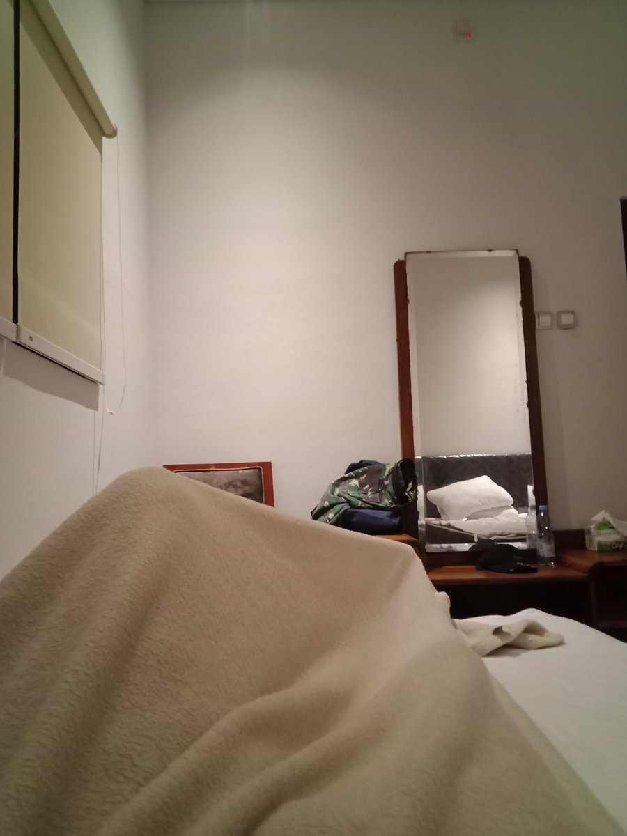 Cuacanya sih enak, dingin² empuk, cuma gak ada temennya wkwkkk