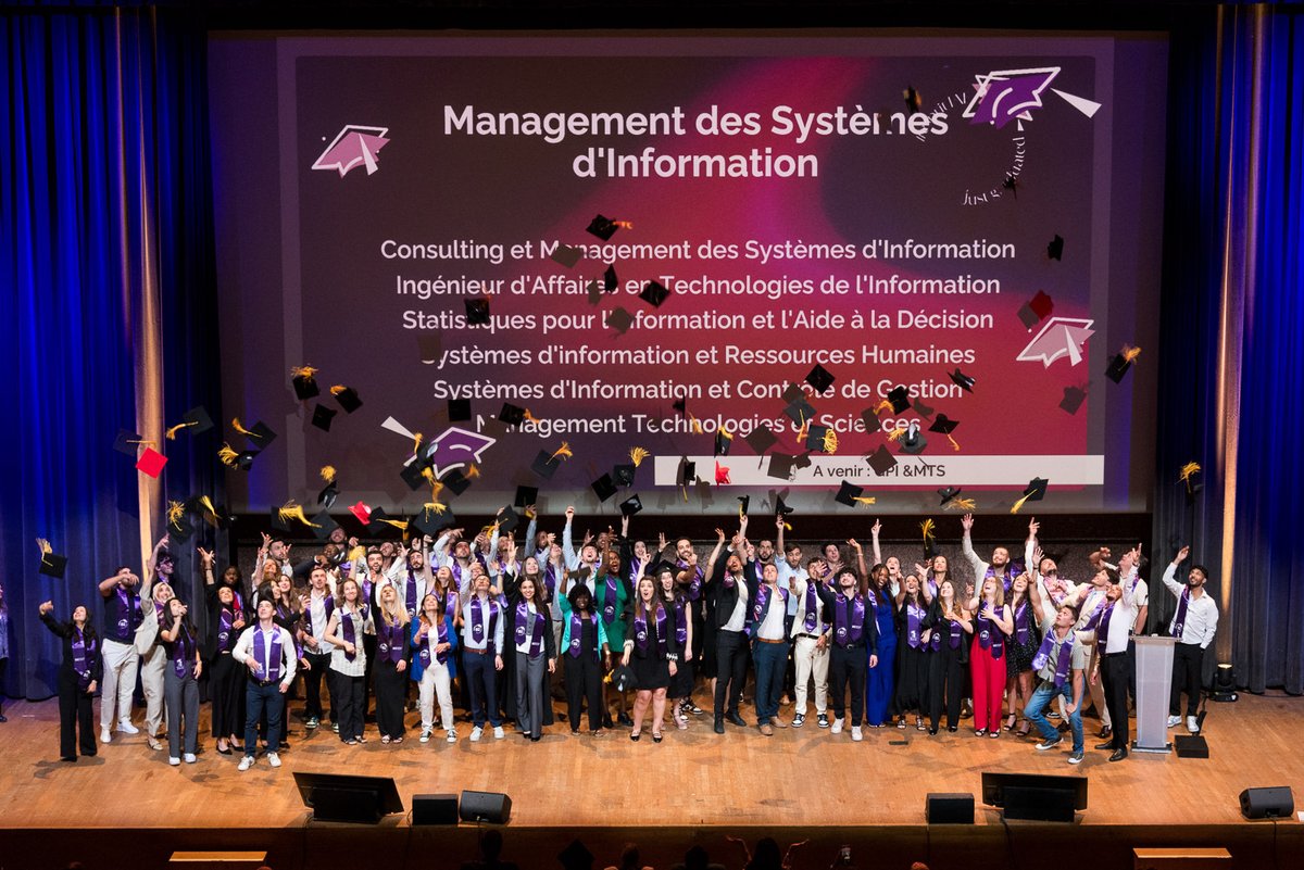 umontpellier's tweet photo. 🎓 Remise de diplômes de l'@IAE_Montpellier 👏 👏 Les  diplômés ont été accueillis, félicités &amp; applaudis par leurs  familles, les enseignants, les responsables de parcours et la direction pour célébrer leur réussite. Bonne route pour la suite de vos aventures 🚀✨ https://t.co/6pwn89SRVv