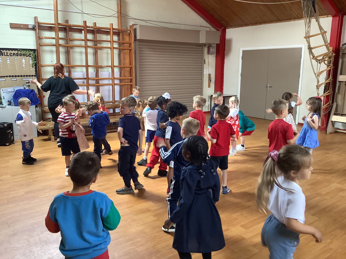 MillbrookRec's tweet photo. We loved learning the Lindy Bop dance! 🎶 #mbhistory #mbpe https://t.co/RMy4N8xle0