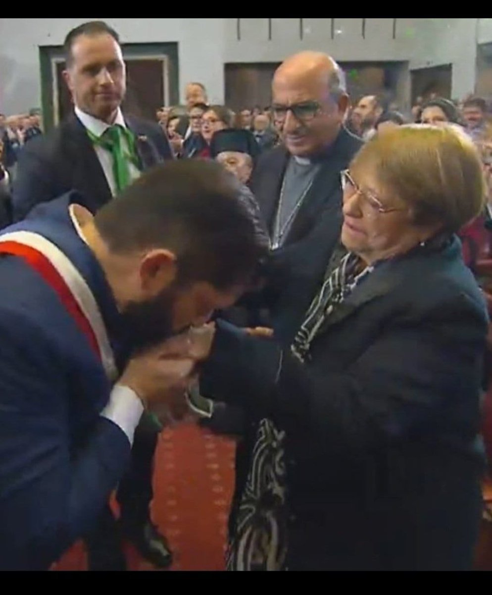 VictorBarrueto's tweet image. El presidente Boric comienza a cerrar uno de los ciclos más difíciles y complejos del país luego de la vuelta a la democracia: lo hace dando una cátedra de aprendizaje y convergiendo abiertamente con nuestra socialdemocracia chilena ! 🇨🇱🌹🎈