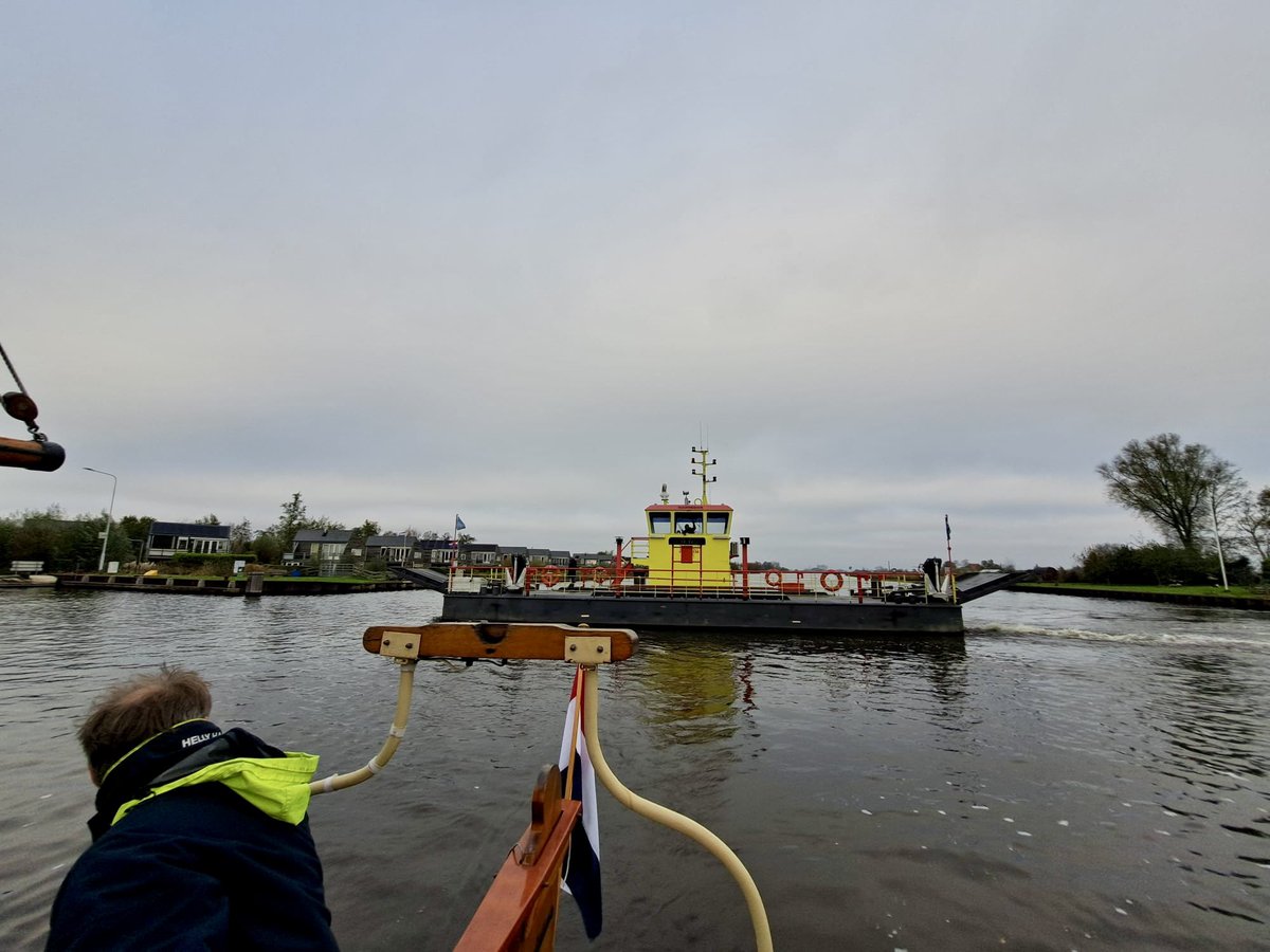 Veerpont ‘De Burd’ is gerepareerd en vaart weer van Grou naar het eiland De Burd v.v.