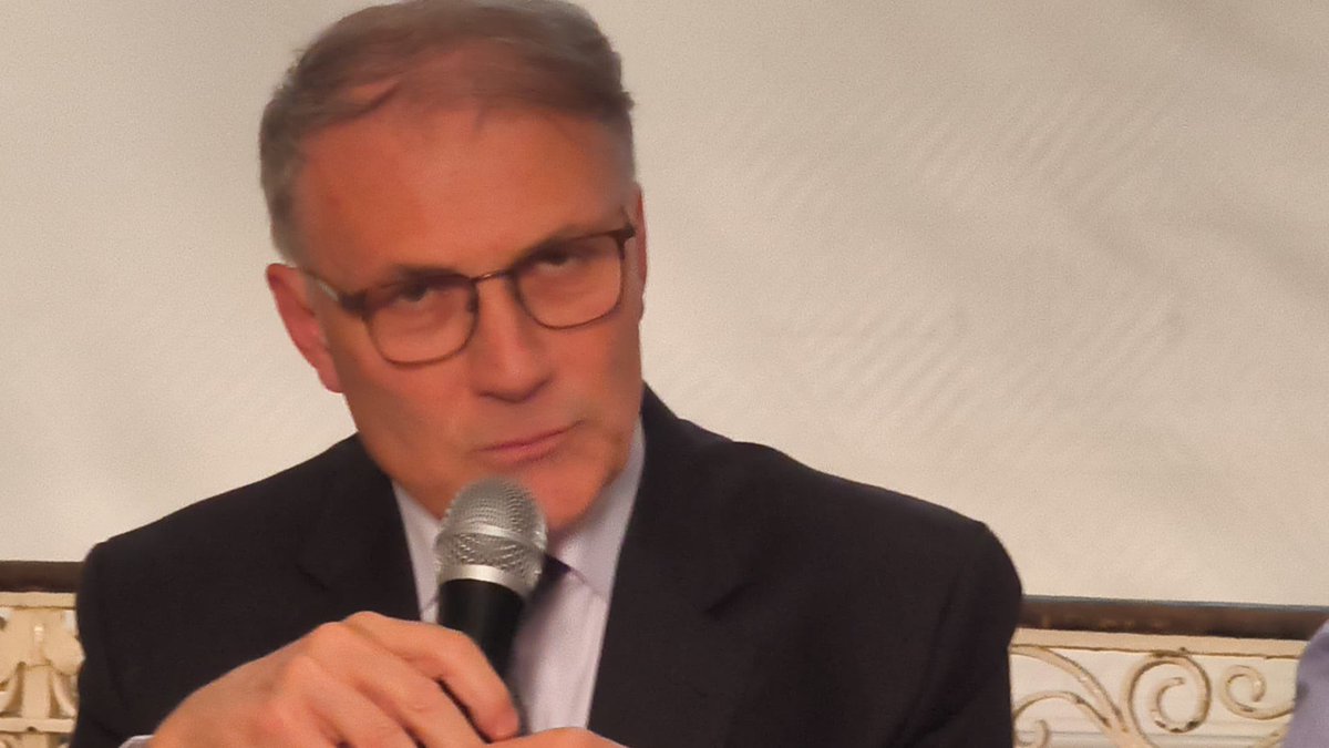 alepaganoX's tweet photo. Un corpo nutrito di "cibo spazzatura" diventa malato e ha perennemente bisogno di medicine.
Big food e big pharma parte di  una filiera del male in campo salutistico, un vero e proprio attacco alla PERSONA, cioè alla dignità umana. https://t.co/bqSfOWHdzK