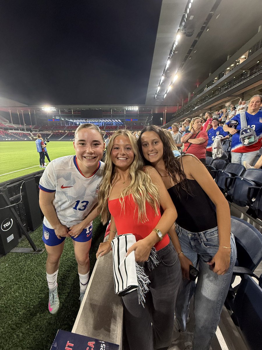 ThebeauMaya's tweet photo. SO MUCH FUN LAST NIGHT❤️🤍💙
a dream come true! so grateful i could see the stars in action! and of course catch a dub😆

@ImCollegeSoccer @ImYouthSoccer
@G2CollegeSoccer @EliteSoccerPlay 
@Get2CollegAth https://t.co/IP8u7jL4hN