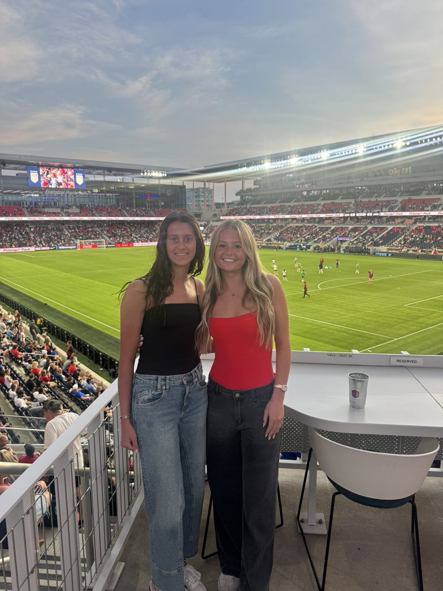 ThebeauMaya's tweet photo. SO MUCH FUN LAST NIGHT❤️🤍💙
a dream come true! so grateful i could see the stars in action! and of course catch a dub😆

@ImCollegeSoccer @ImYouthSoccer
@G2CollegeSoccer @EliteSoccerPlay 
@Get2CollegAth https://t.co/IP8u7jL4hN
