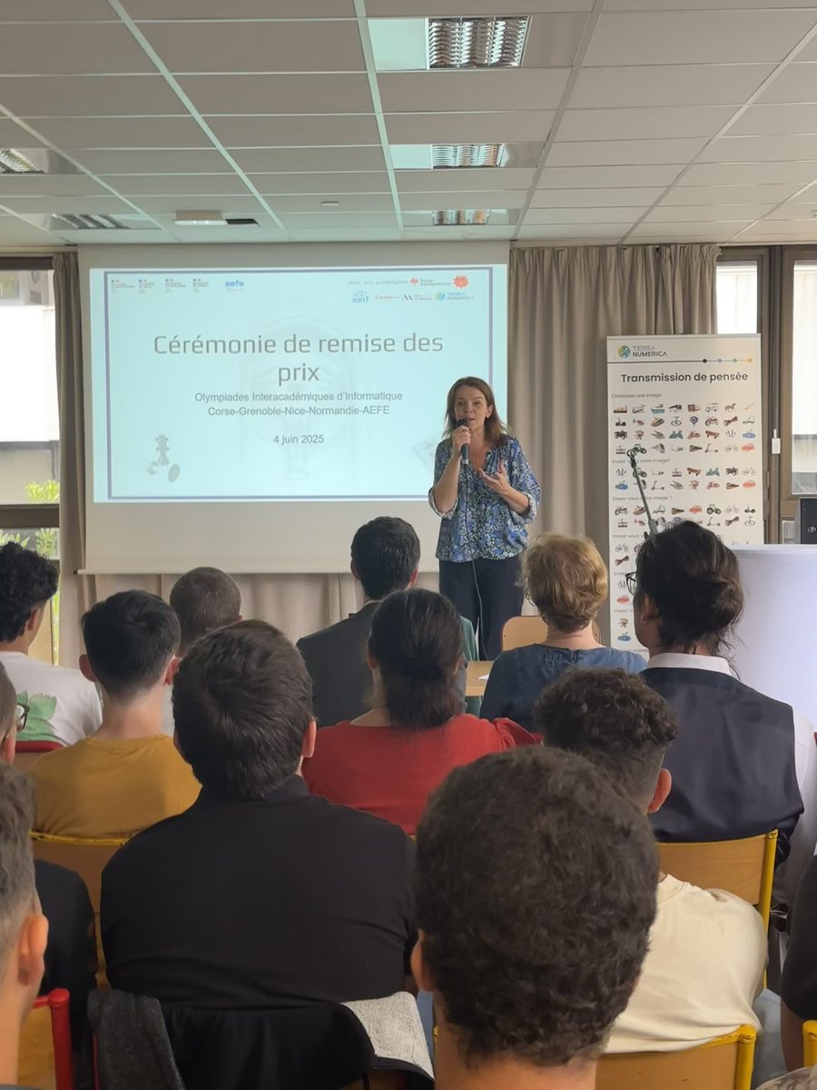 NatachaChicot's tweet image. Heureuse de récompenser aujourd&apos;hui  nos élèves lauréats des Olympiades d’#informatique pour leurs projets mêlant créativité et coopération. L’occasion de rappeler l’importance de cet enseignement qui doit être au cœur de la culture scientifique scolaire. 💻