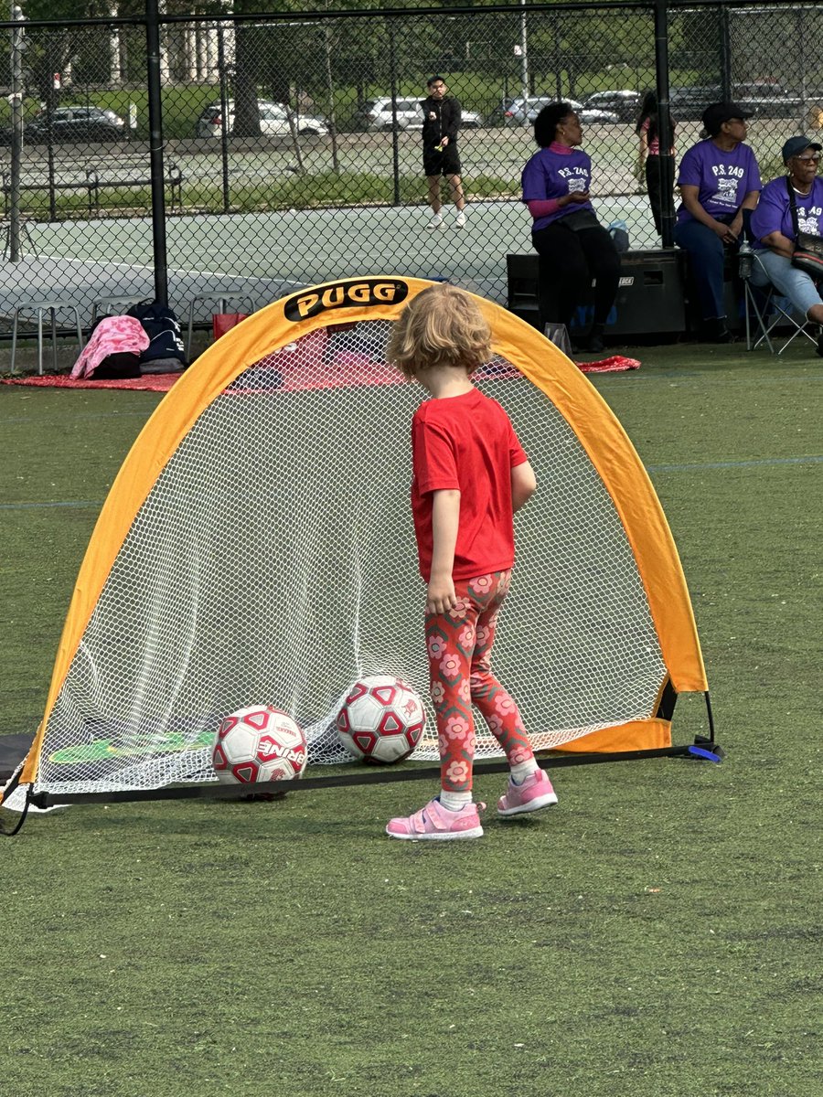 249Ps's tweet image. Our annual Field Day was an absolute blast! ☀️ So much fun, team building, and a little friendly competition. Huge thanks to everyone who participated and made it a memorable day! #FieldDay  #TeamFun ⚽️🥅🏑
#WhereCollegeBeginsInPrek