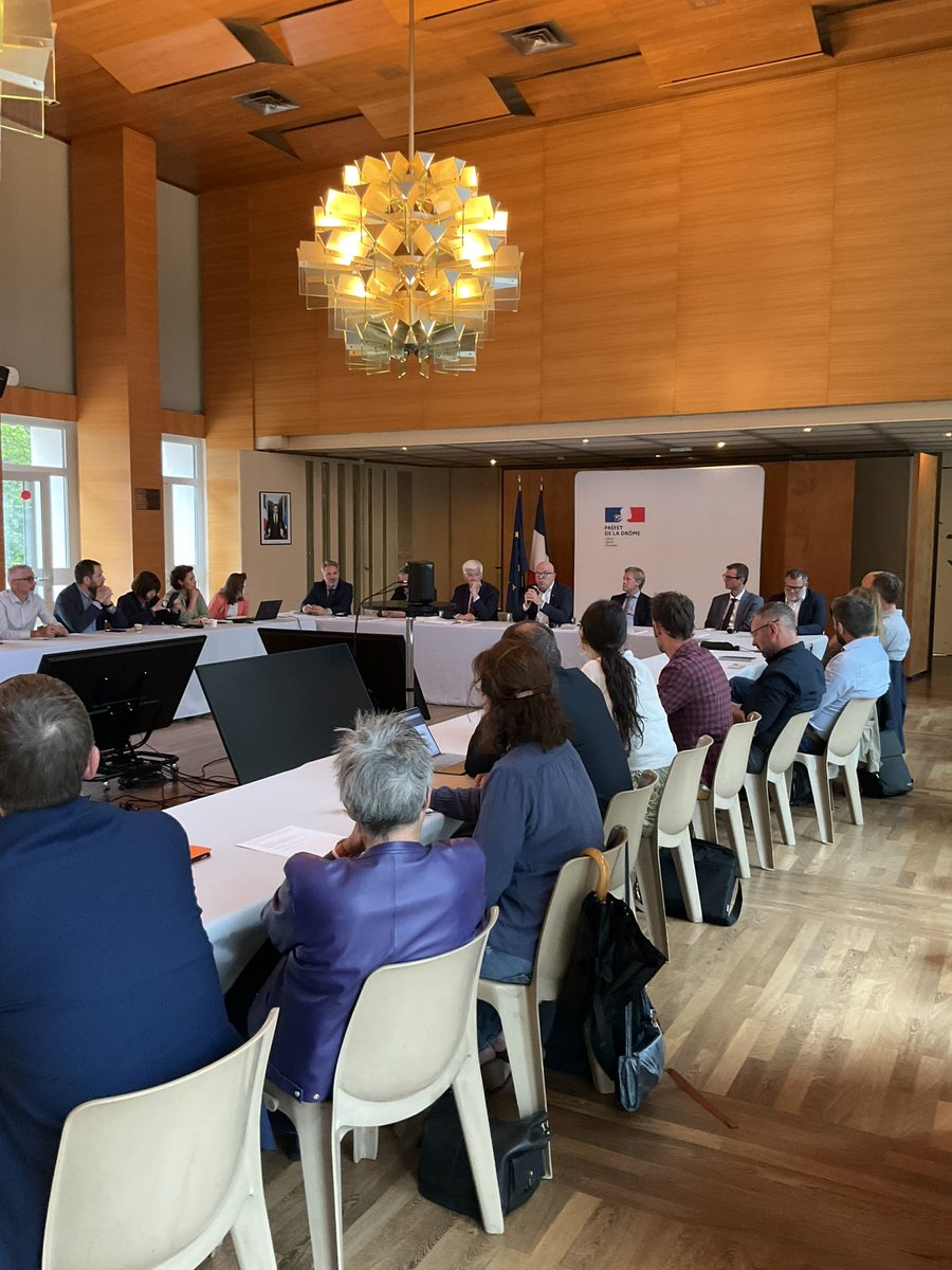📍Thierry Devimeux, préfet de la Drôme, a accueilli Bruno Bonnell, secrétaire général pour l’investissement, en charge du pilotage de #France2030 depuis janvier 2022. Ensemble, ils ont visité des entreprises innovantes et tournées vers le futur:

👨‍🔬 #PRODEVAL à