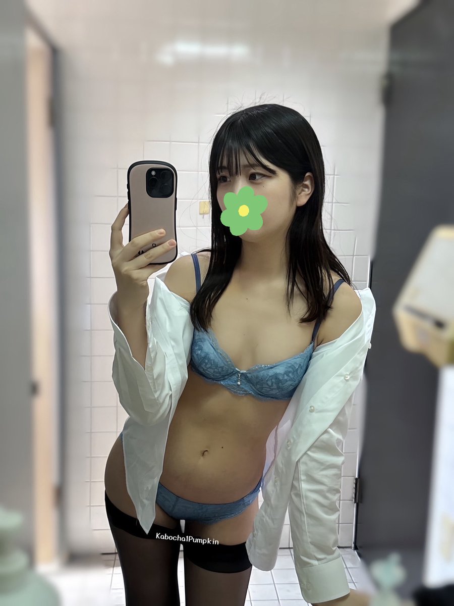 Aカップの社会人1年目のするこんな格好、需要あるんでしょうか、、？