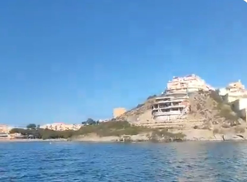 Ginesmir's tweet image. Pues ahora que llega el verano y estamos a las puertas del Día Mundial del Medio ambiente es un  buen momento para recordar cómo van las obras de los chaletazos de la Cala del Pino y el del faro del estacio en La Manga.