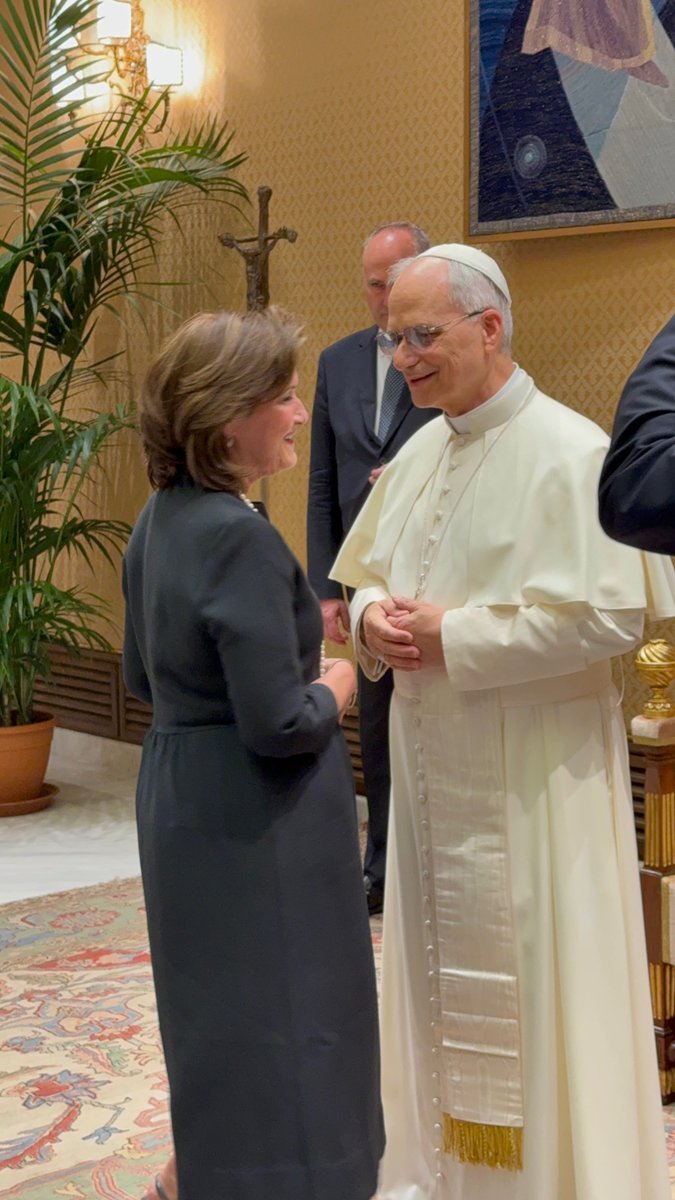 AnitaBMcBride's tweet image. Honored to meet His Holiness Pope Leo XIV this morning in Rome during a private audience with my fellow @niaforg board members. A truly moving moment and a blessing to meet the first American Pope. #NIAF #Rome2025 #FaithAndHeritage