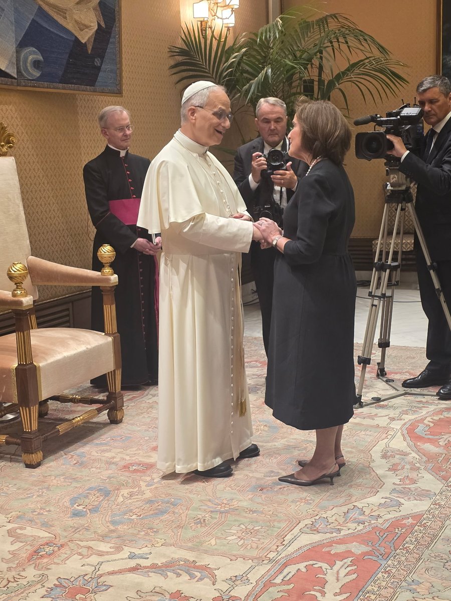 AnitaBMcBride's tweet image. Honored to meet His Holiness Pope Leo XIV this morning in Rome during a private audience with my fellow @niaforg board members. A truly moving moment and a blessing to meet the first American Pope. #NIAF #Rome2025 #FaithAndHeritage