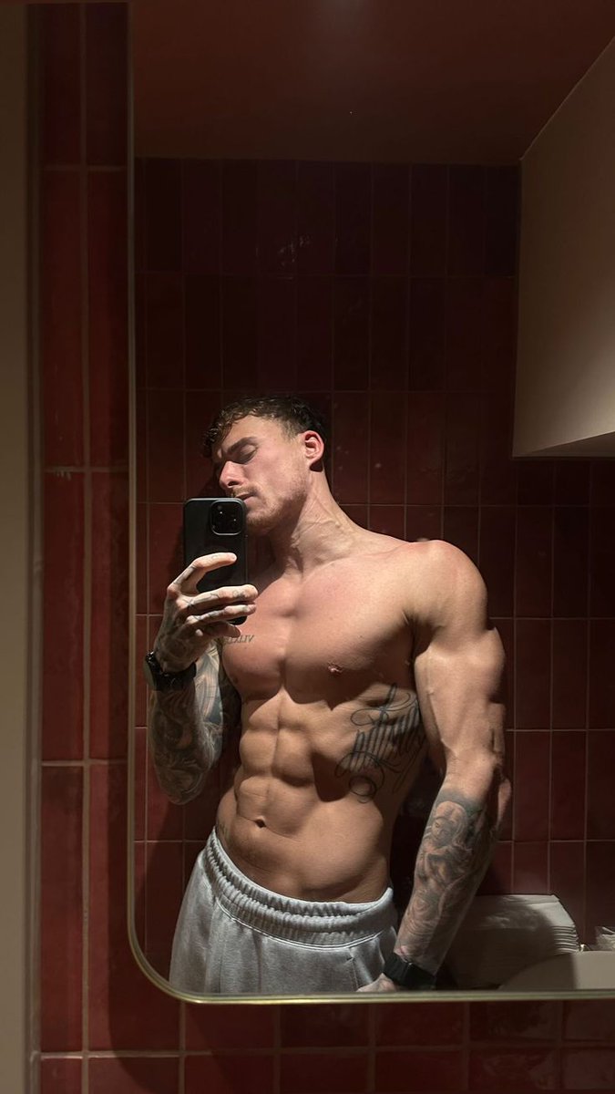 Gym Day 💪🏻💪🏻

#freerol #fakeland #gayrol