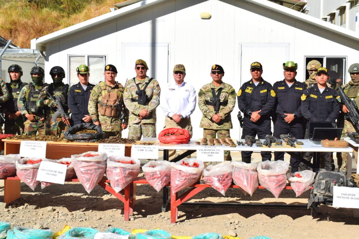 #PATAZ│El Ministro de Defensa, junto al Comandante Operacional del Norte, llegó a Pataz para supervisar los resultados de la Operación Armagedón II del Comando Unificado Pataz (CUPAZ). En el campamento de Hualanga, se presentó todo lo incautado. #NDP