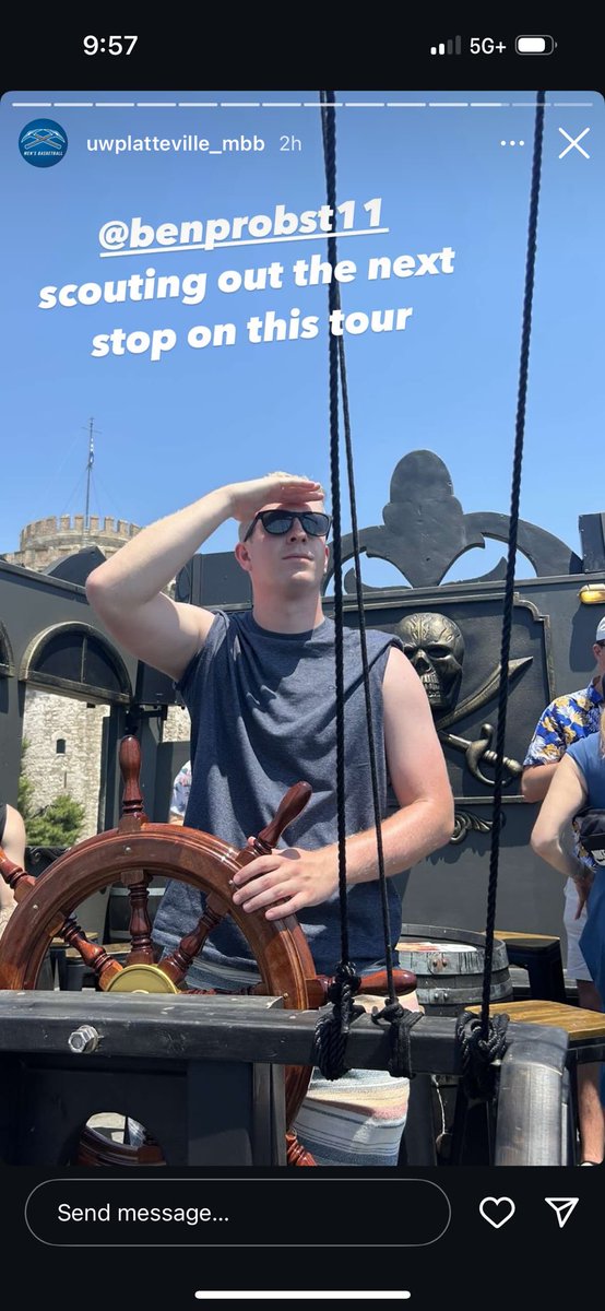 Jenna (benches 315) Tills tweet media