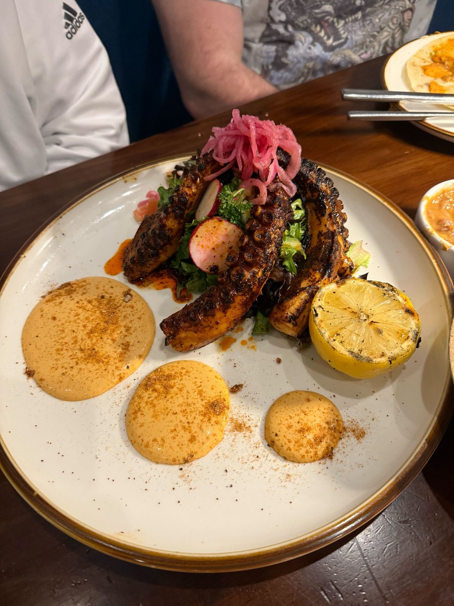 BigLeapMKTG's tweet image. 🌮🐙 Big Leap Foodie Circle hit up Sol Agave in American Fork—and yes, they ate octopus!
From bold flavors to brave bites, this crew doesn’t shy away from trying something new. Who’s hungry for the next adventure? 🍽️🔥

#BigLeapEats #FoodieCircle #TeamOuting