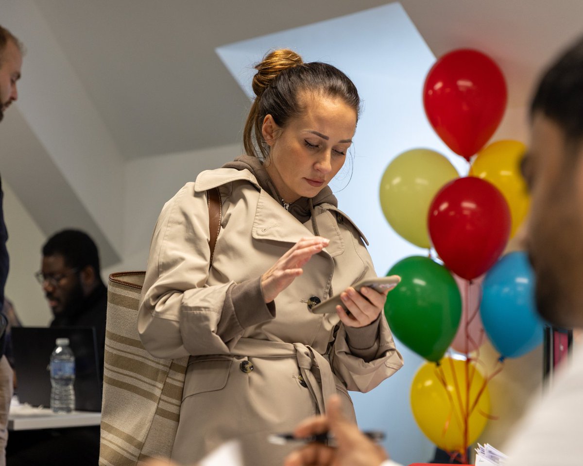 Induction madness? It can be a lot! Luckily, you’re not alone. Someone’s always around to help at TLG.

Don’t be a stranger, come say hi! 👋

#thelanguagegallery #TLG #studyatTLG #community #friendships #businessandmanagement
