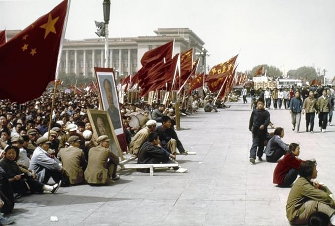 ChunqiaoPub's tweet photo. Mao Zedong’s cadres were clean, 
The Gang of Four’s cadres were brave, 
Hua Guofeng’s cadres were nowhere to be seen, 
Deng Xiaoping’s cadres are all millionaires.

36 years ago today, we remember June Fourth. https://t.co/TN9Uef0ksN