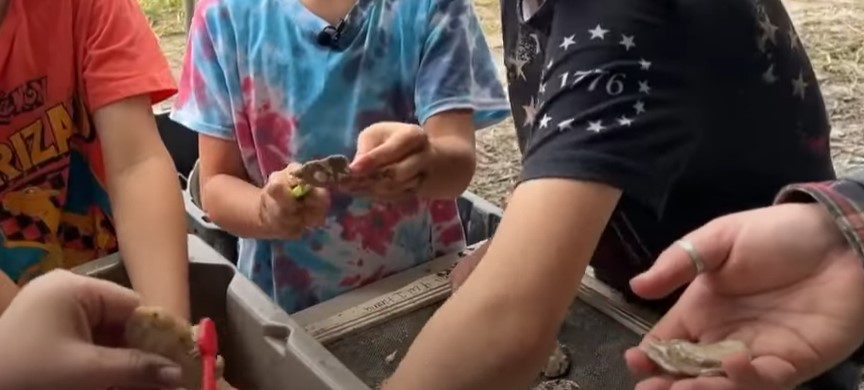 Recently #MHT unearthed 17th-cen. items at Teagues Point in Charles County. Each artifact tells how resources were utilized. Preserving them sustains MD's rich heritage &amp; connects us to a shared past &amp; a sustainable future. WMARTV2 on ow.ly/NWbt50W4aRt #MDP # MDHistory