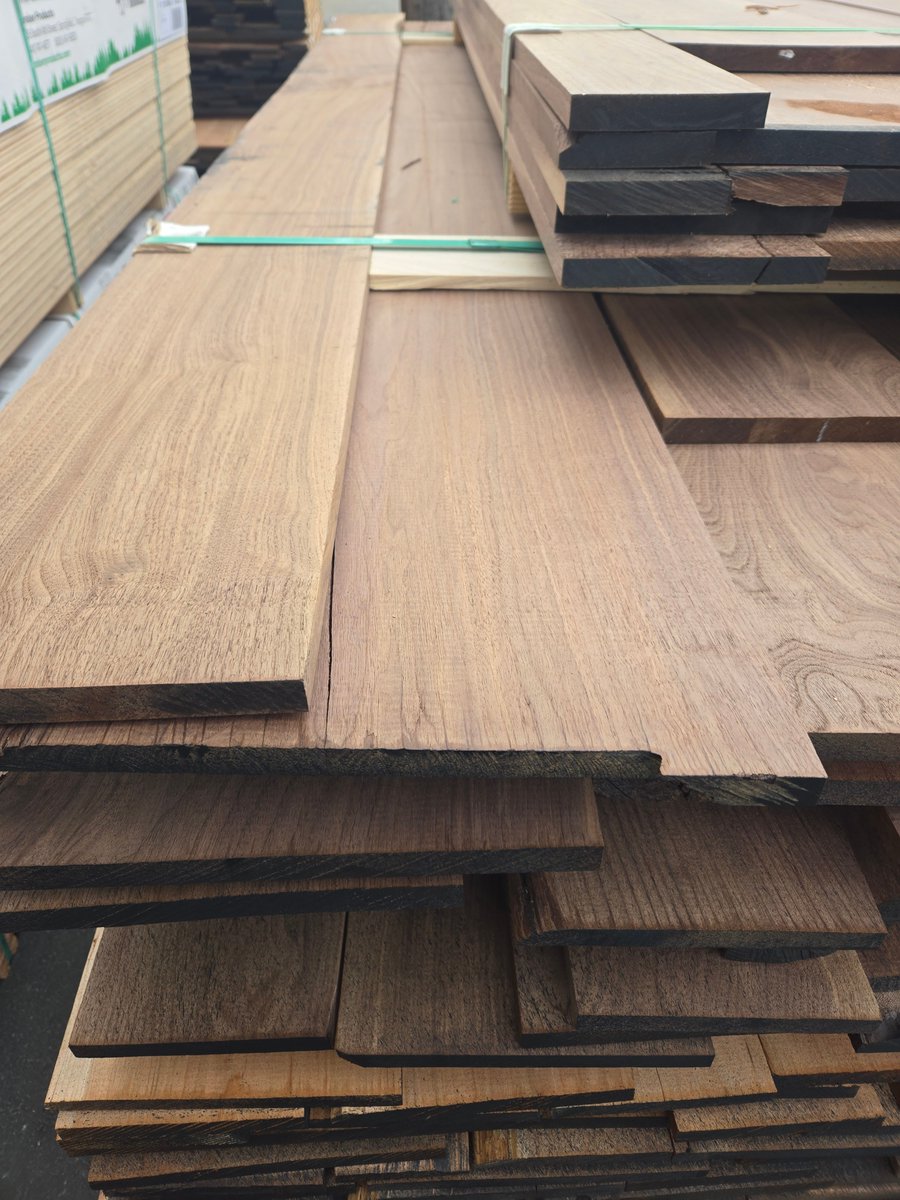 Some REAL nice 4/4 Walnut came in this morning. These are almost all 8" and wider! 😮
-
-
-
-
#macbeath #hardwood #lumber #walnut #woodworking
