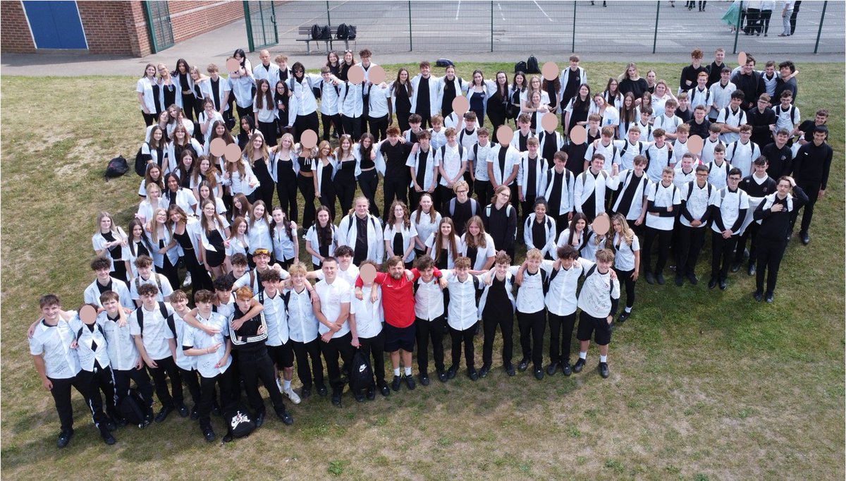 Goodbye to the Class of 2025 📷 You have been a special year group and we will miss you all very much! A fantastic leavers day which included: shirt signing, a celebration assembly, goodbyes with teachers, and a 'guard of honour' parade. Good luck with the rest of your exams.📷