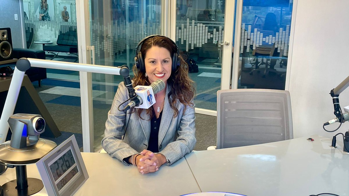 UIDE's tweet photo. 🎙️#UIDEtoday | En @fmmundo, nuestra docente invitada de Arizona State University @ASU 🇺🇸, @marisolperez00, destaca la alianza estratégica con la #UIDE, ya que permite trabajar de manera articulada a través de la educación e investigación en soluciones a problemáticas globales. https://t.co/O7oE51XdSM