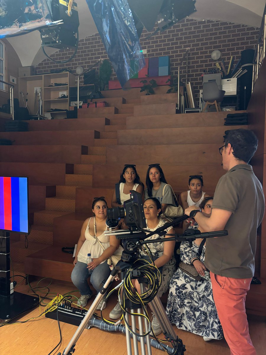 🎙️También han visitado el Estudio de Radio y Televisión <a href="/UCAM_ERTV/">UCAM ERTV</a> , recorriendo el plató de televisión y la radio digital donde se imparten clases y graba sus podcast <a href="/iradioUCAM/">iradio UCAM</a>, espacios imprescindibles de nuestra formación 📺