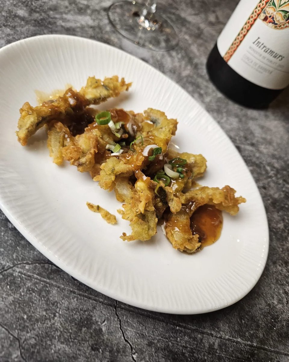 Al <a href="/thaisalou/">JORDI PUJOL BARGALLO</a> els seitons en tempura i salsa de tamarinde 🍷😋. Dijous pel #tastasalou👏👏 
@saloufoodexperience
.
#gastronomia #vins #caves #wine #winelovers #salou #saloufood #saloufoodexperience #rutagastronomica #vicatalà