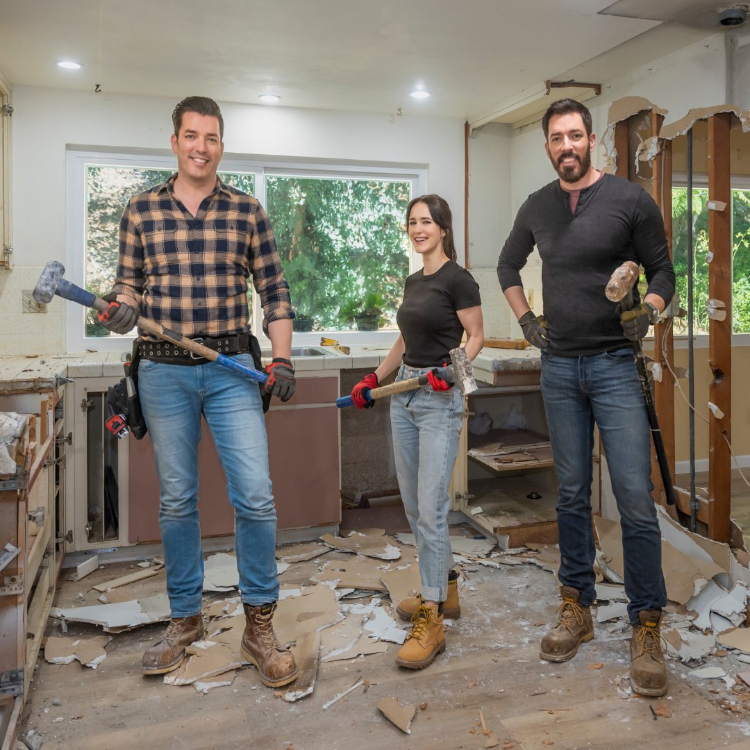 Up, up, and renovate! 

#CelebIOU is flying back July 9 at 8|7c—and leading the charge is none other than Lois Lane herself, Rachel Brosnahan! Watch her team up with Jonathan and Drew on a home transformation that's out of this world 🌎🛠️🏠