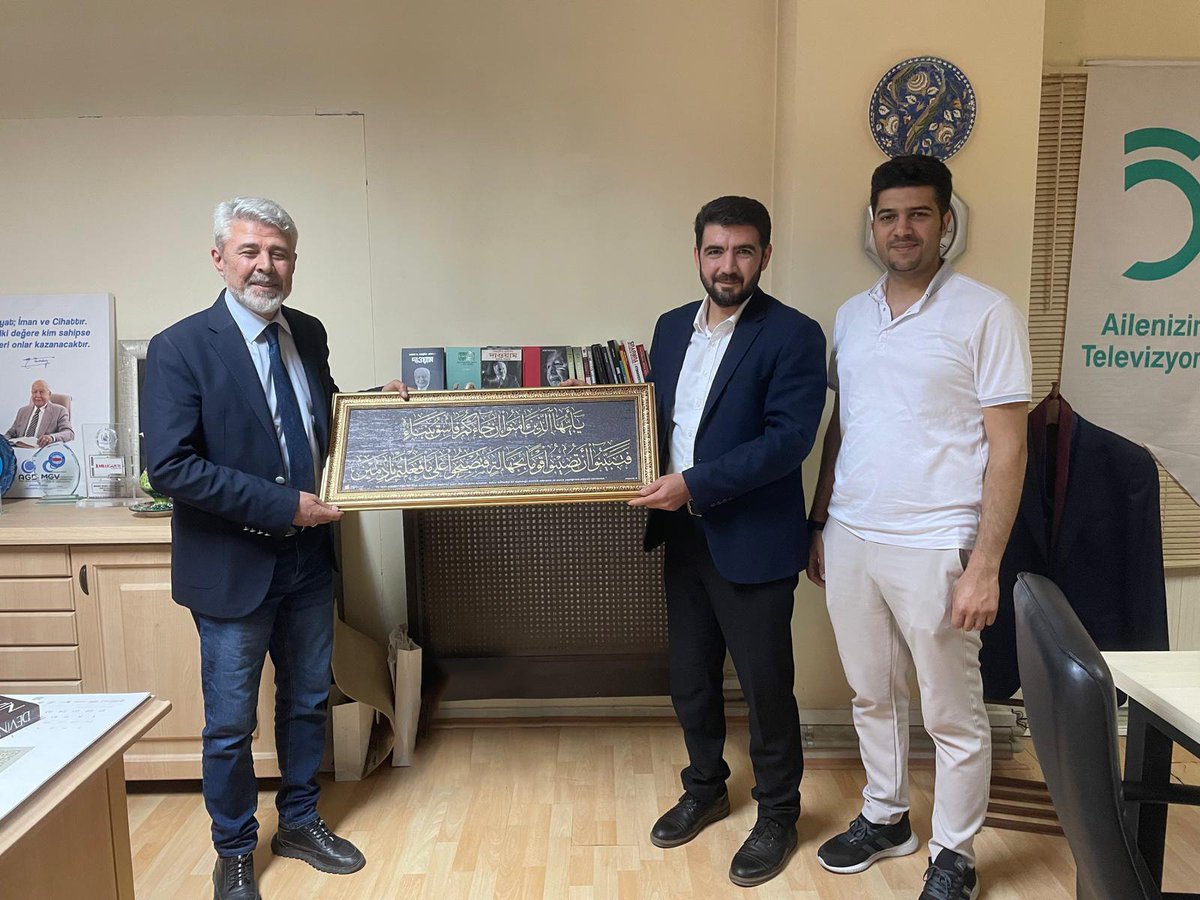 TV5 genel yayın yönetmeni Mustafa Yılmaz'a bir ziyaret gerçekleştirdik udm akademi dijital gündem ve yeni medya rehberi konularında fikir tehatisinde bulunduk nazik kabulleri için sayın Yılmaz'a teşekkür ederiz