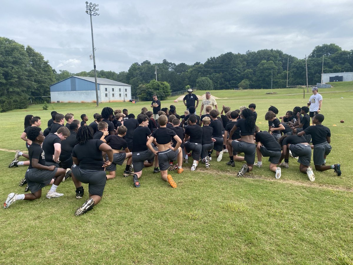 gbi185's tweet photo. Day 2 of summer conditioning @MCMS_Bulldogs 🏈 and again another productive day!! These young DOGS are embracing the process of learning the trademark of @MPHSFootball 🏈 ‼️ #gothesecondmile @smalltweed42 @IamaCHAMP91 https://t.co/N0qOpfuLet